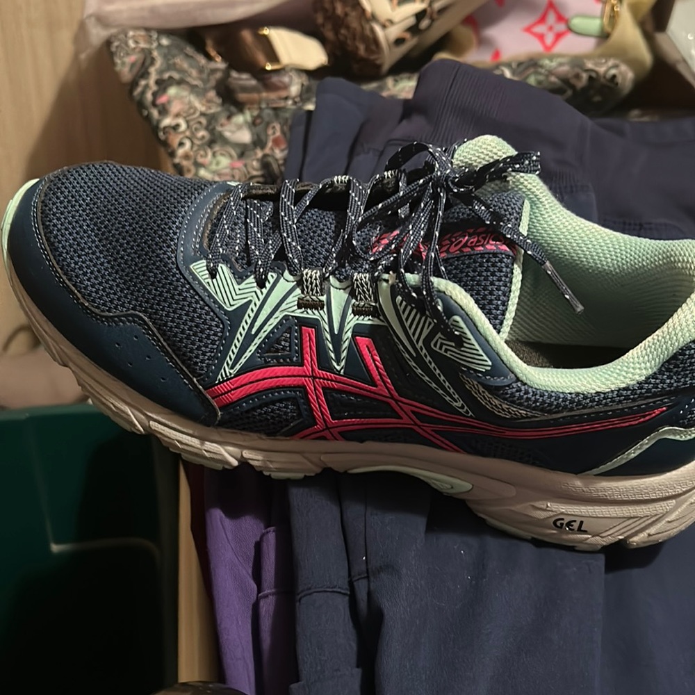 Gently used good shape comfortable just have too many shoes